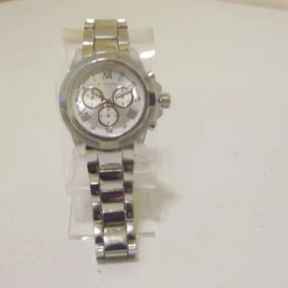 Kessaris Lucite Bezel Metal Bracelet Watch - Picture 4 of 11